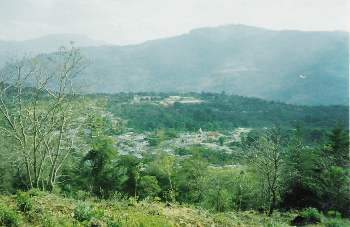Vista de San Antonio Huista entre los cerros de Huehuetenango